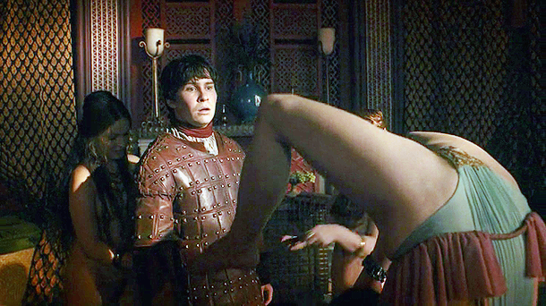 Game Of Thrones S03E03: Pixie Le Knot (contortionist) nude scene
