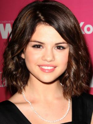 selena gomez curly hair short. makeup selena gomez short hair