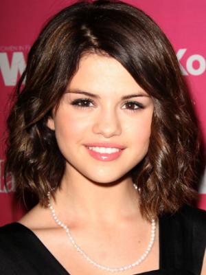 selena gomez short hair 2011 selena gomez hair short and straight. selena gomez short hair 2011