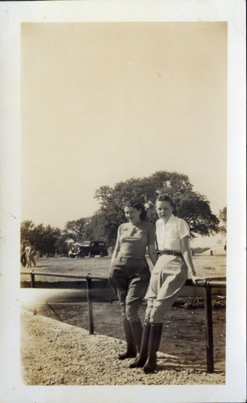 22 Cool Vintage Photos of Women Wearing Jodhpurs in the 1920s and 1930s
