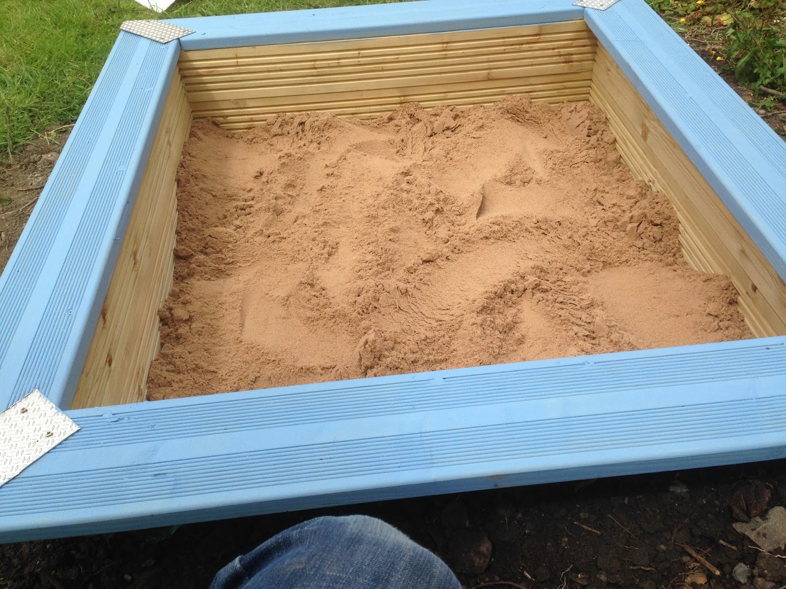 How to Build a Children's Sandpit B&Q DIY Challenge The Yorkshire