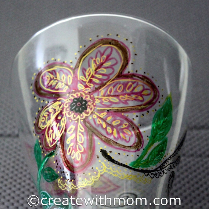 Create With Mom Decorative Vase Using DecoArt Glass Paint Marker