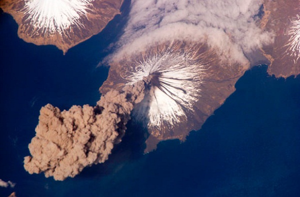 Gunung Cleveland, di kepulauan Aleutian, Alaska