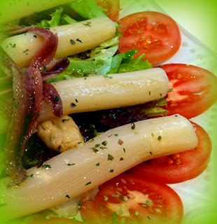 Ensalada de espárragos con tomate Ensalada de espárragos con tomate