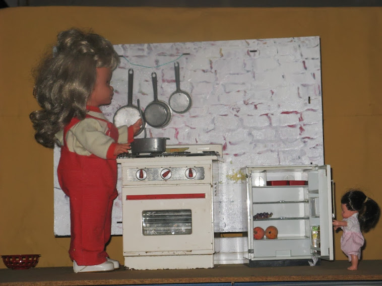 poupée gégé en cuisine