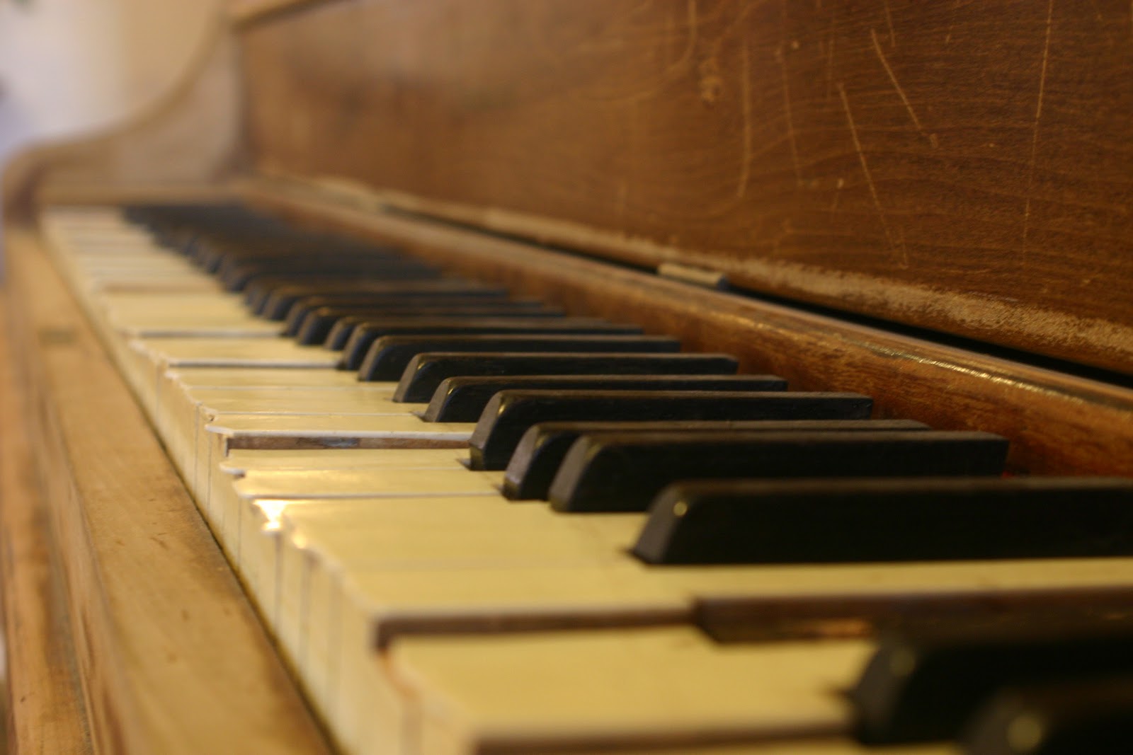 piano keys worn broken