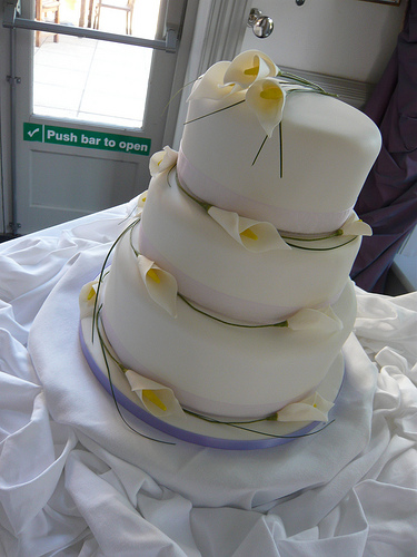 Three Tier Simple White Wedding Cake with Calla Lilies Three Tier Simple White Wedding Cake with Calla Lilies