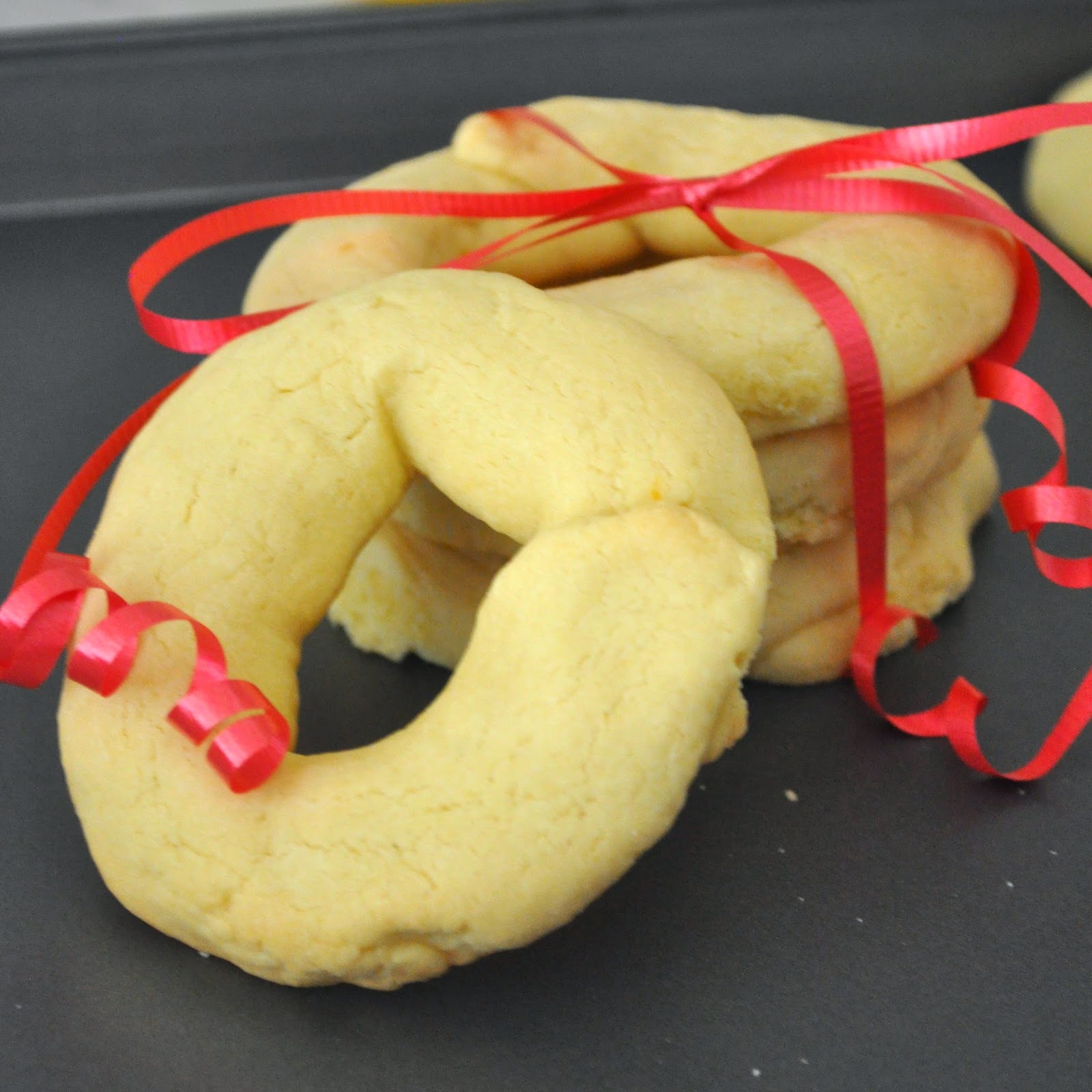 Cooking with Manuela: Traditional Venitian Bussolai Cookies