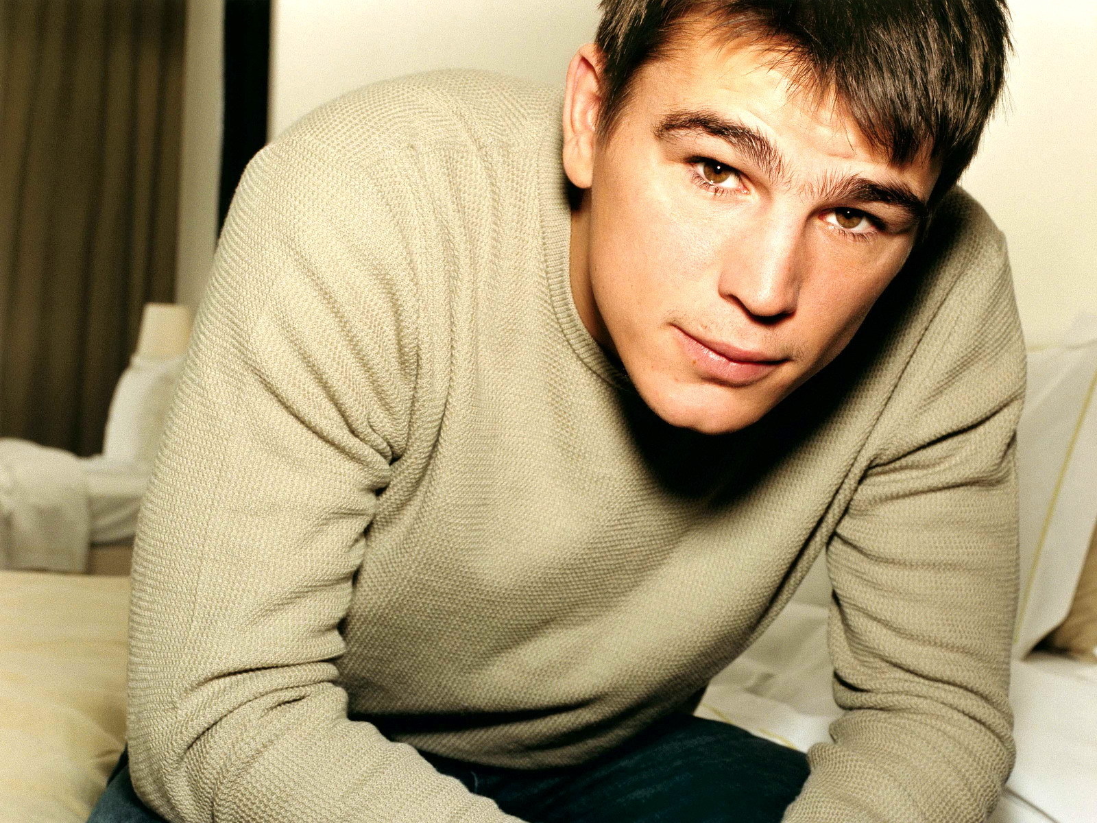 http://4.bp.blogspot.com/-ODSkXsDmQ0Y/TzKZyvIhumI/AAAAAAAABNo/2oX8fV_ymnY/s1600/josh-hartnett-wallpaper-2-734310.jpg