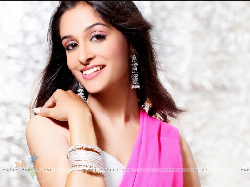 Deepika Samson | Well Known TV Celebrities