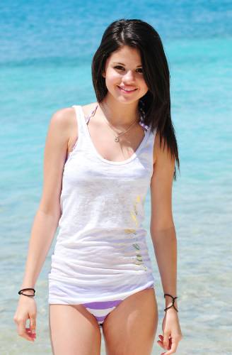 Selena Gomez Çıplak Resimleri