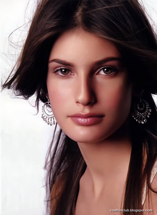 Caroline Francischini Net Worth