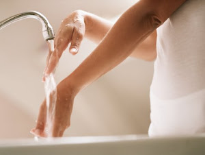 Lavar tus manos constantemente, es un exelente metodo de cuidado
