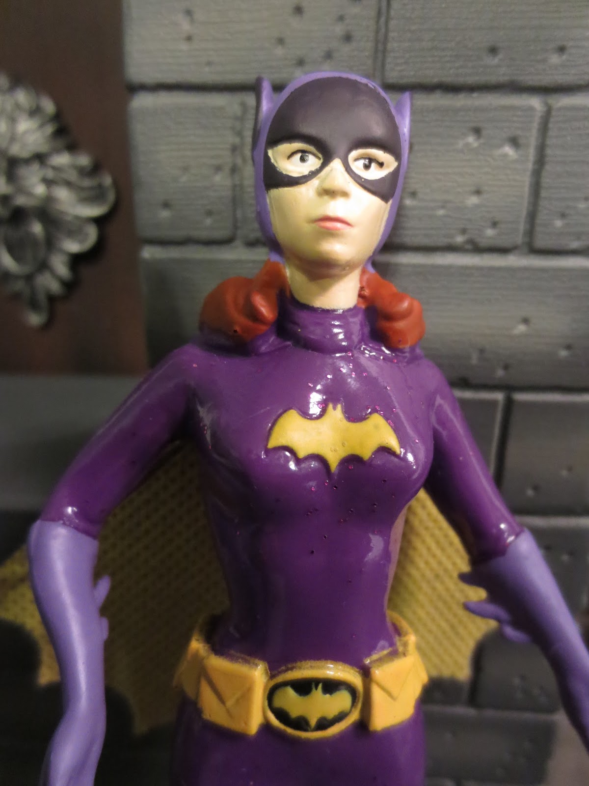 B11 DC Super heroes BatGirl 60's Batman Costume Yvonne Craig TV show figure 