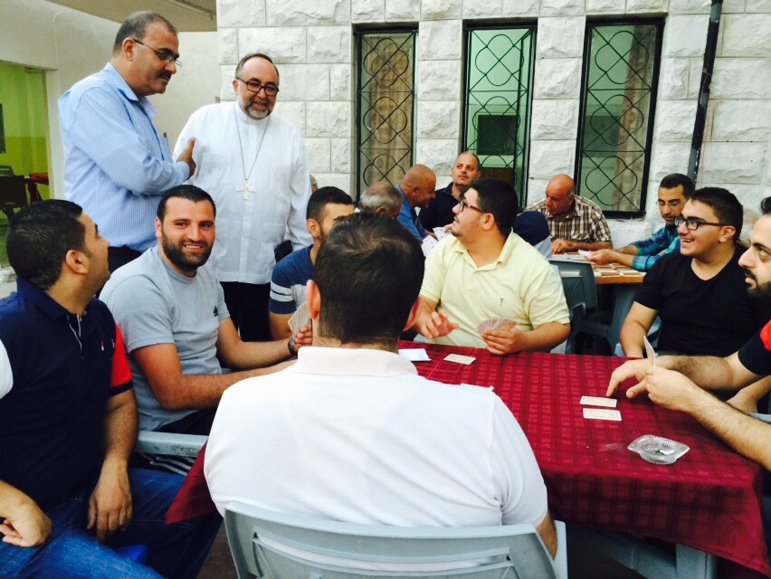 Mons. Jesús Sanz, con cristianos iraquíes refugiados en Jordania