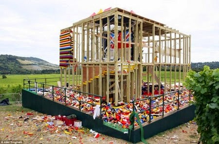 bangunan-rumah-lego-house-james may-england 04 desain-model-bangunan-rumah-tinggal-lego-house