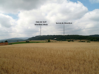 Extensa panoràmica dels plans de Moià amb el Serrat de Montbrú al fons, des del Camí del Castell de Clarà Extensa panoràmica dels plans de Moià amb el Serrat de Montbrú al fons, des del Camí del Castell de Clarà