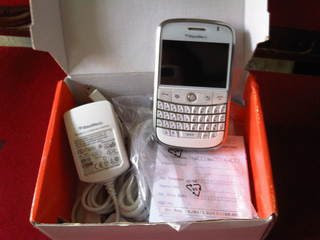 BlackBerry Bold 9000,_Harga Rp.2.500,000,
