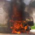Kombi da Piauí eletro pega fogo na cidade de Água Branca-PI