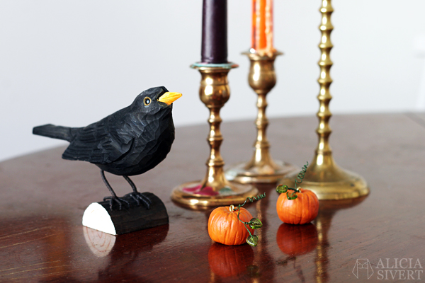 DIY clay miniature pumpkins for Halloween, tutorial by Alicia Sivertsson, 2015. DIY air drying clay miniature pumpkins for Halloween, tutorial by Alicia Sivertsson, 2015. Alicia Sivert, aliciasivert, skapa, skapande, lufttorkande lera, das pronto, kreativitet, pumpa, pumpor, hanging pumpkin, do it yourself, decoration, creativity, create, how to