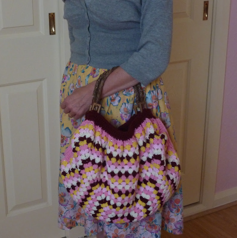 Granny Square Bag Free Pattern http://yellowpinkandsparkly.blogspot ...