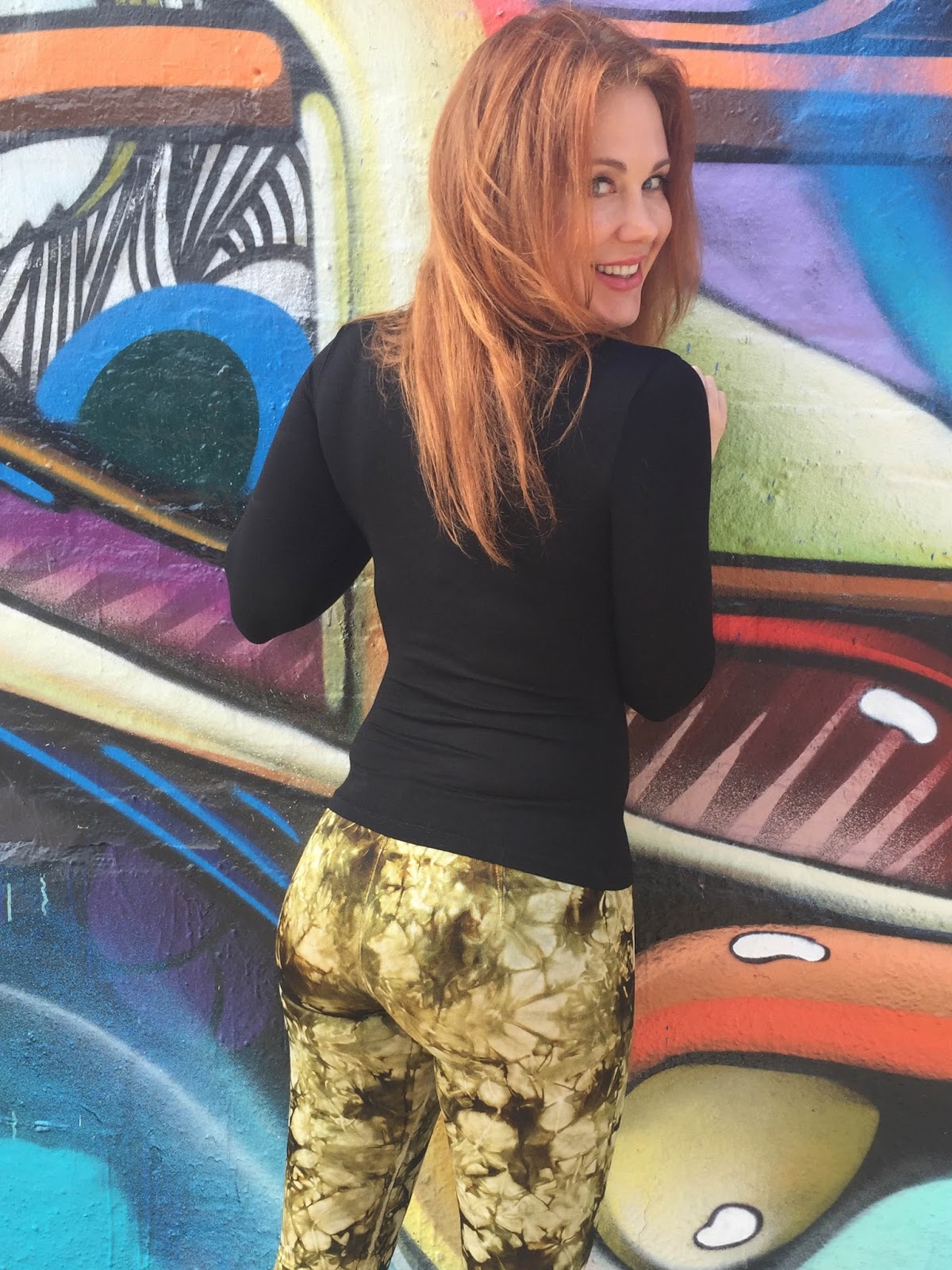 YOGA PANTS LOVERS: Maitland Ward sexy in leggings
