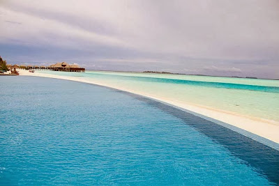 Kolam renang Infinity Maldives Kolam renang Infinity Maldives