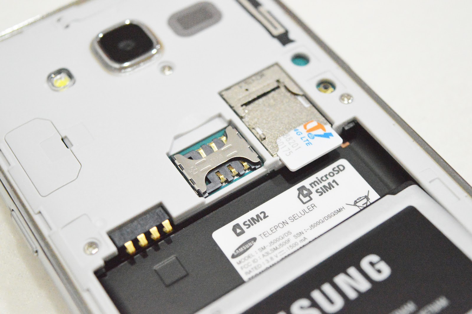 SAMSUNG GALAXY J5 with 4G LTE