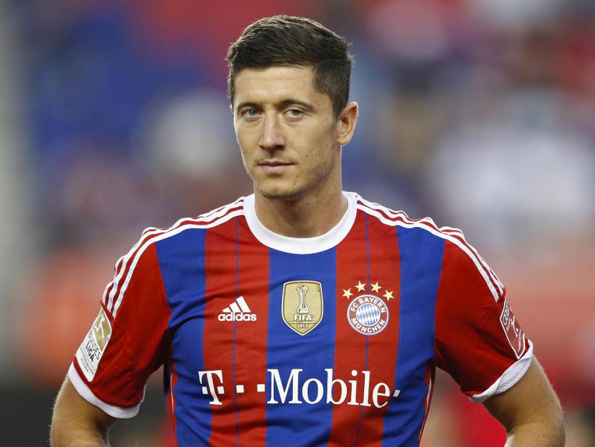 Robert Lewandowski 5 goals in nine minutes INFORMATION FOR LIVING