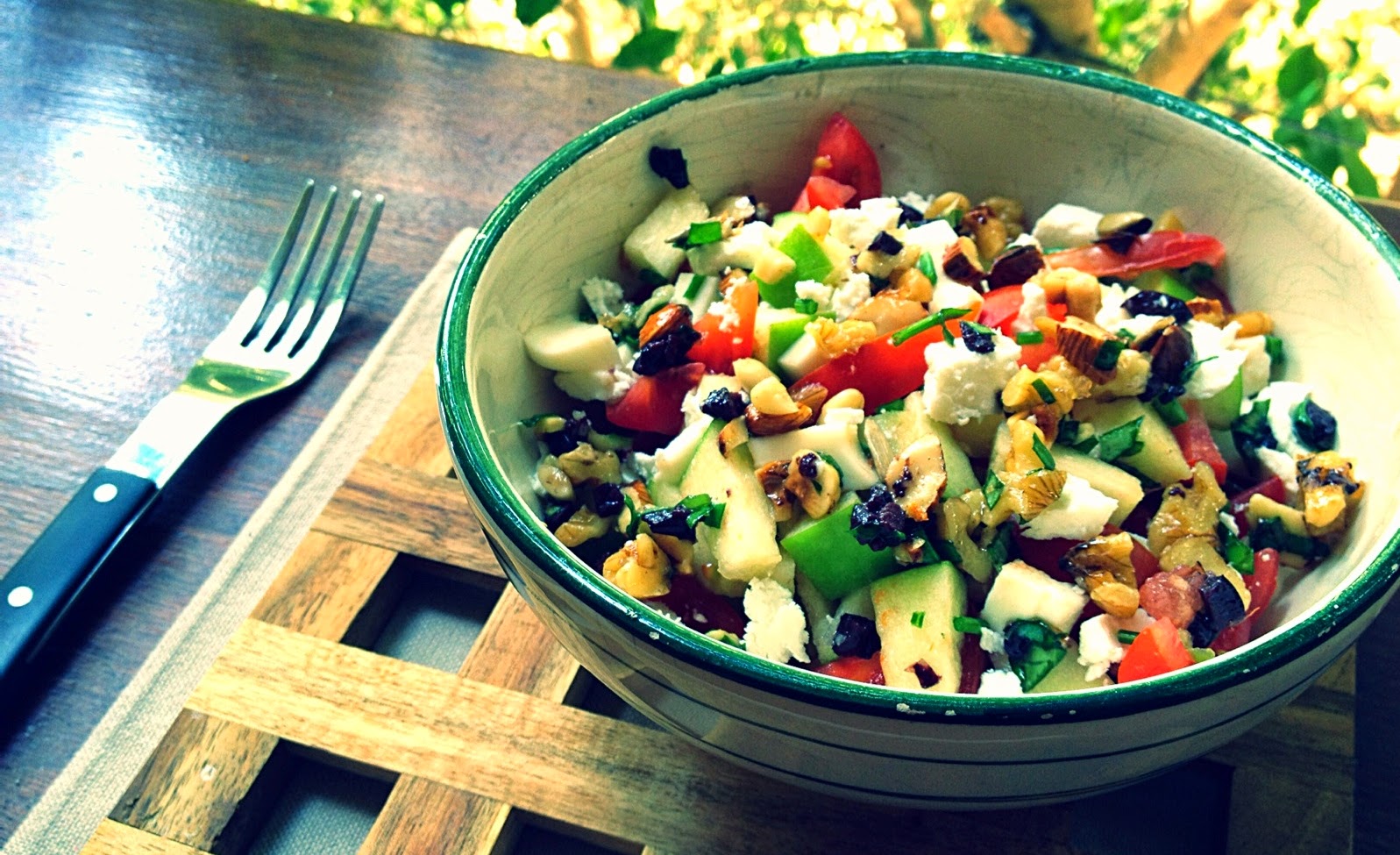 Ensalada De Manzana, Cherrys Y Queso Con Vinagreta De Frutos Secos