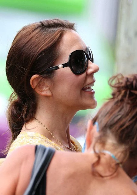 Crown Princess Mary of Denmark and her elder daughter Princess Isabella was seen at the downtown of Byron Bay while shopping