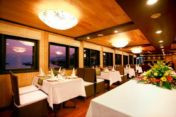 DINING ON SYRENA HALONG