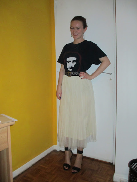 Dressing up in Paris - Che Guevara T-shirt, mesh skirt