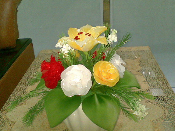 Hướng dẫn làm hoa hồng bằng vải voan cực đẹp Cặp đôi hoàn hảo 2011 lam%2Bhoa%2Bhong%2Bbang%2Bvai%2Bvoan Hướng dẫn làm hoa hồng bằng vải voan cực đẹp
