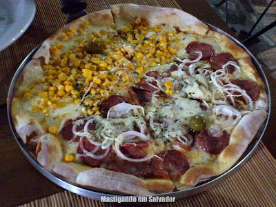 Pizza do Villa: Pizza metade Calabresa metade Milho Verde