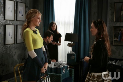 he Looking slimmer Illusion: A Flared Skirt + A Fitted Sweater Look slimmer