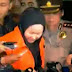 Usai Diperiksa, Atut Digondol Memasuki Mobil Tahanan KPK