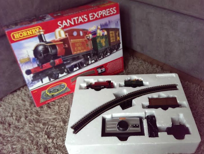 my mummy s world hornby santa express train set a review my mummy s world hornby santa express train set a review