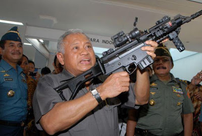 http://4.bp.blogspot.com/-OXZvSKe06OM/UO_KnNs97GI/AAAAAAAANrc/DAwPgkiTYIU/s1600/menhan_purnomo_yusgiantoro.jpg