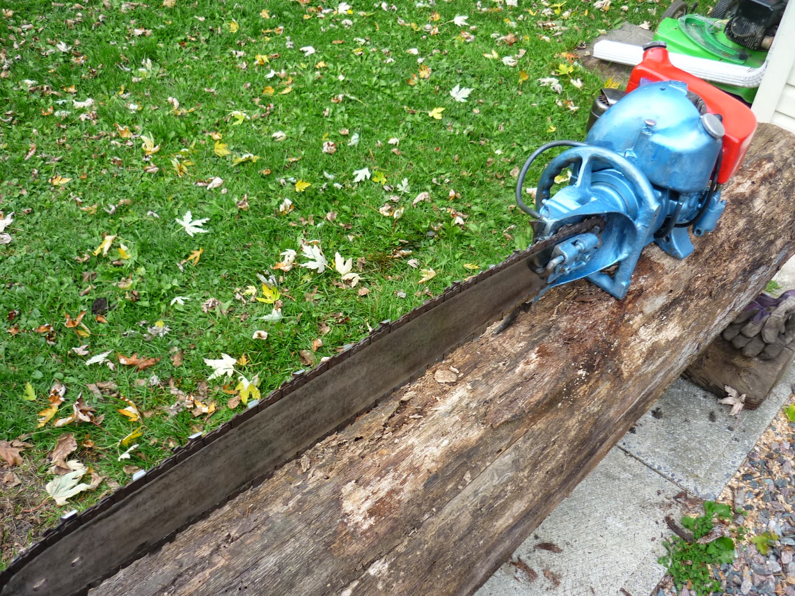 VINTAGE CHAINSAW COLLECTION TITAN 60