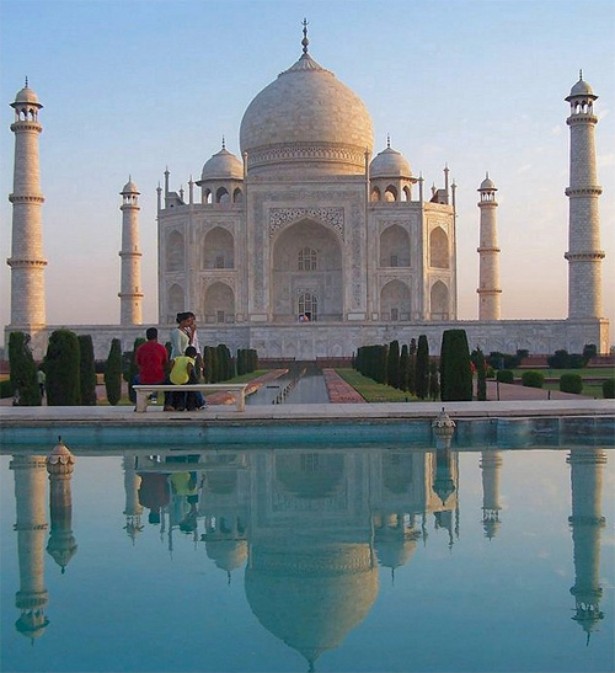 taj mahal an example of great architectural design 3 words that describe you