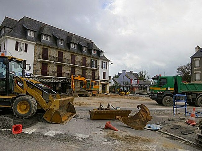 Travaux sur la place de Morgat Travaux sur la place de Morgat