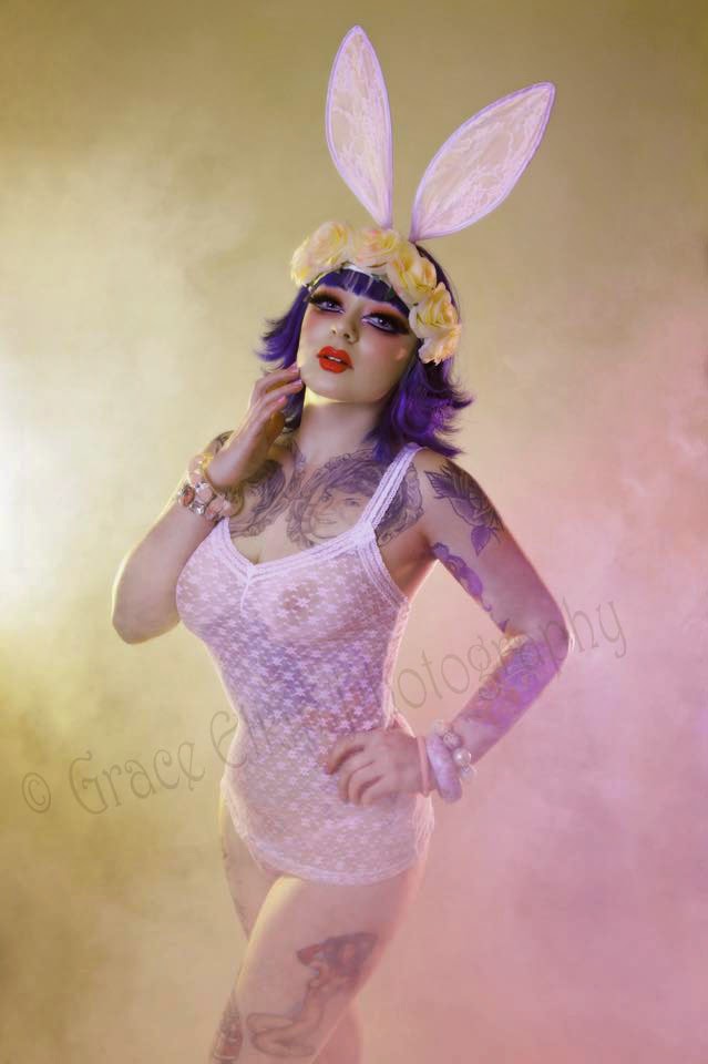 https://www.etsy.com/uk/listing/91563172/white-lace-couture-celebrity-bunny-ears?ref=shop_home_active_2