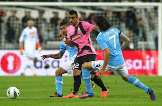 http://4.bp.blogspot.com/-OaEcop62H5A/T3jpBAYJXMI/AAAAAAAAI_Q/F-sRf_BvLwc/s1600/Juventus+vs+Napoli.jpg