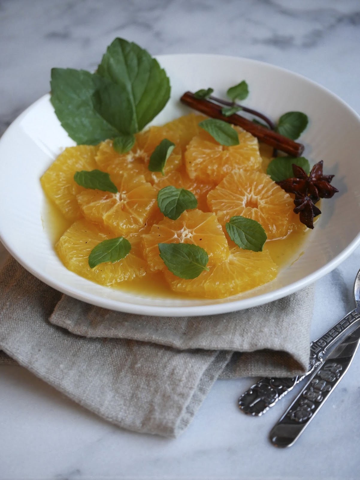 Fersk And Med Appelsin Til Servering