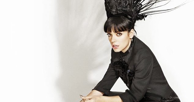 Lily Allen pour le Cosmopolitan US, porte des Daffodile.