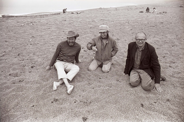  Lawrence Halprin, Anna Halprin, and architect Charles Moore at Sea Ranch, California Experiments in Environment Workshop, July 4, 1966 Courtesy Lawrence Halprin Collection, The Architectural Archives, University of Pennsylvania