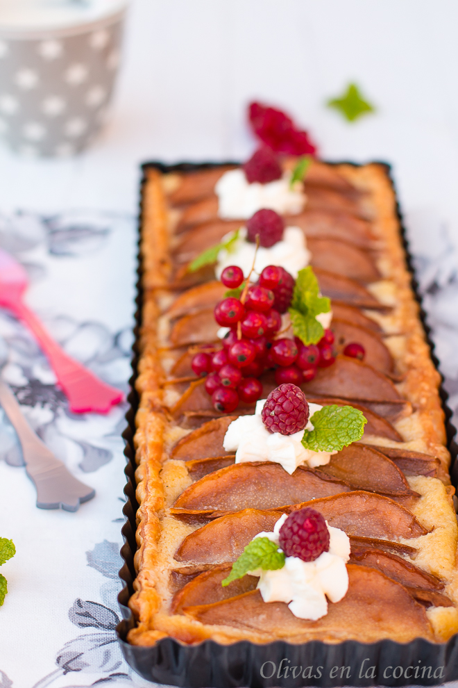 Tarta de peras con crema de almendras