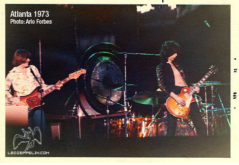 John Bonham, a genialidade do baterista do Led Zeppelin, morto há 43 anos.