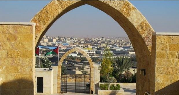 شاهد بالصور كهف أهل الكهف في عمان من سورة الكهف شاهد بالصور كهف أهل الكهف في عمان من سورة الكهف